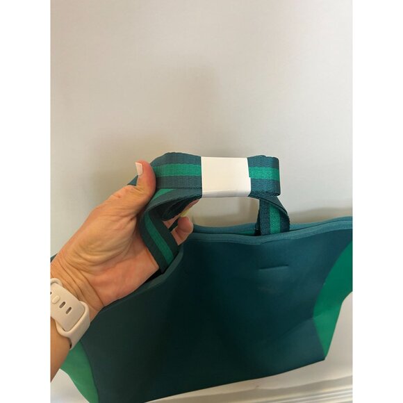 Summersalt Neoprene Beach Tote Blue & Green Striped Straps Lightweight NWT - Picture 7 of 10